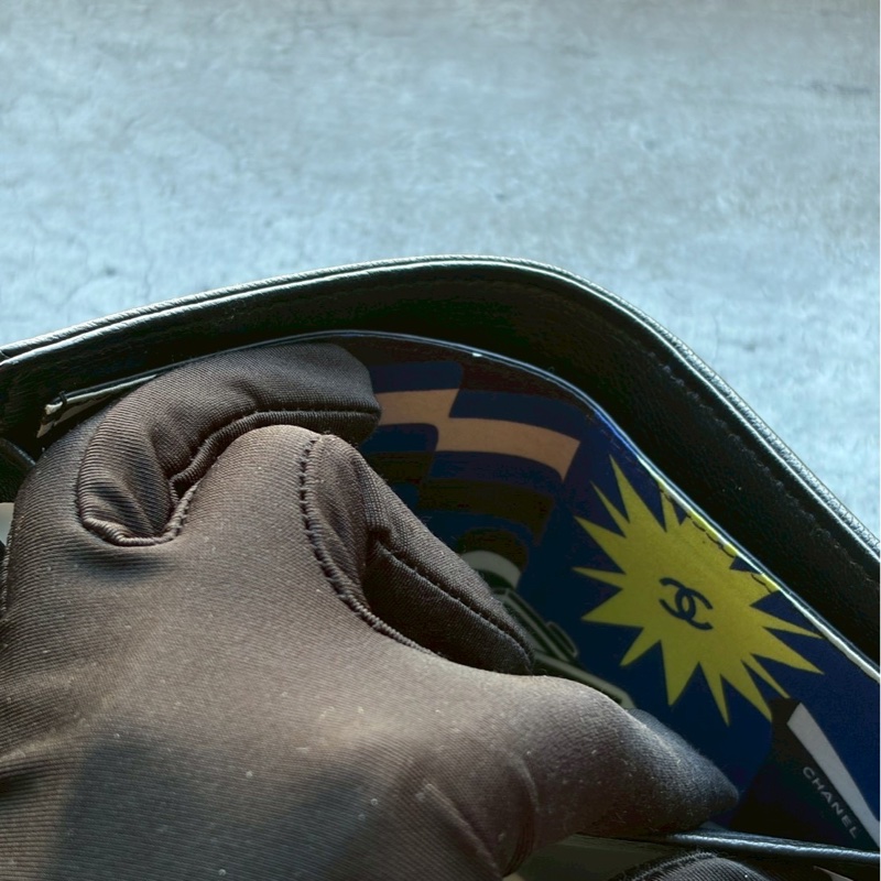 Chanel黑銀牛皮翻蓋短夾-7