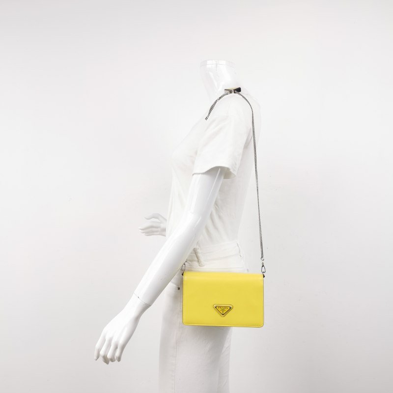 Prada牛皮純色三角徽標單肩包-1