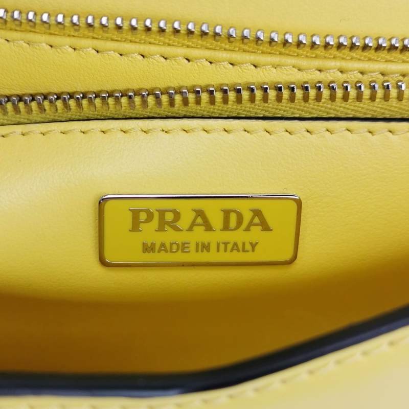 Prada牛皮純色三角徽標單肩包-7