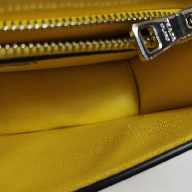 Prada牛皮純色三角徽標單肩包-10