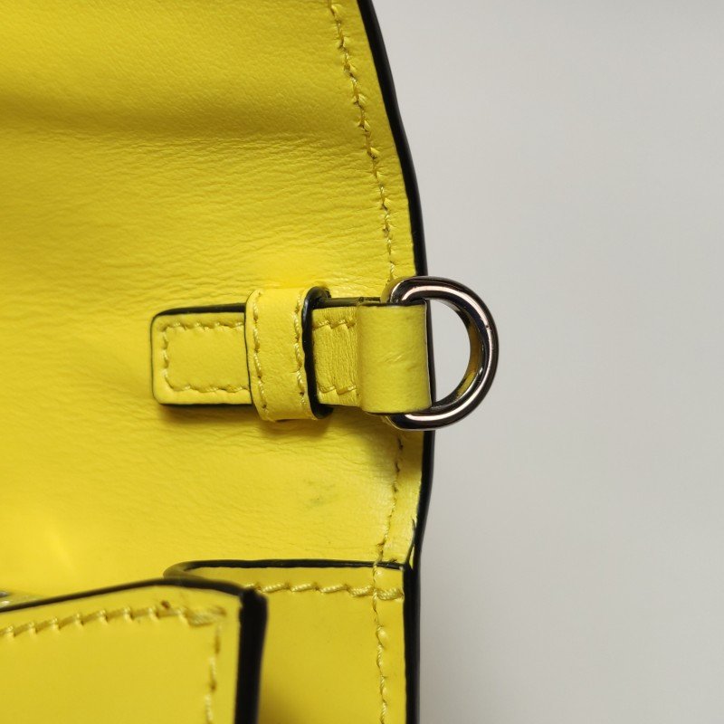 Prada牛皮純色三角徽標單肩包-13