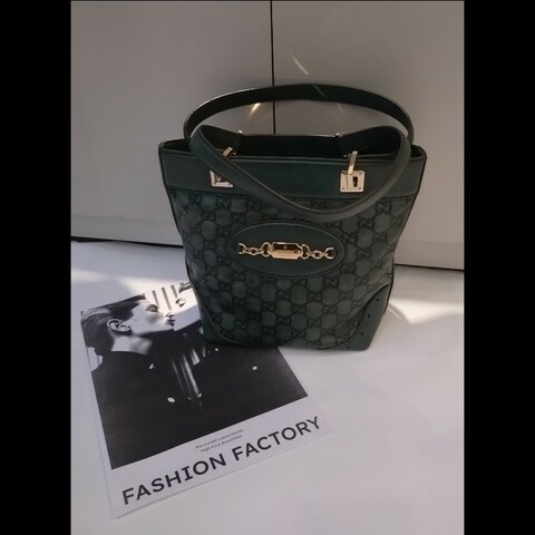 Gucci 綠色皮革壓紋小購物包