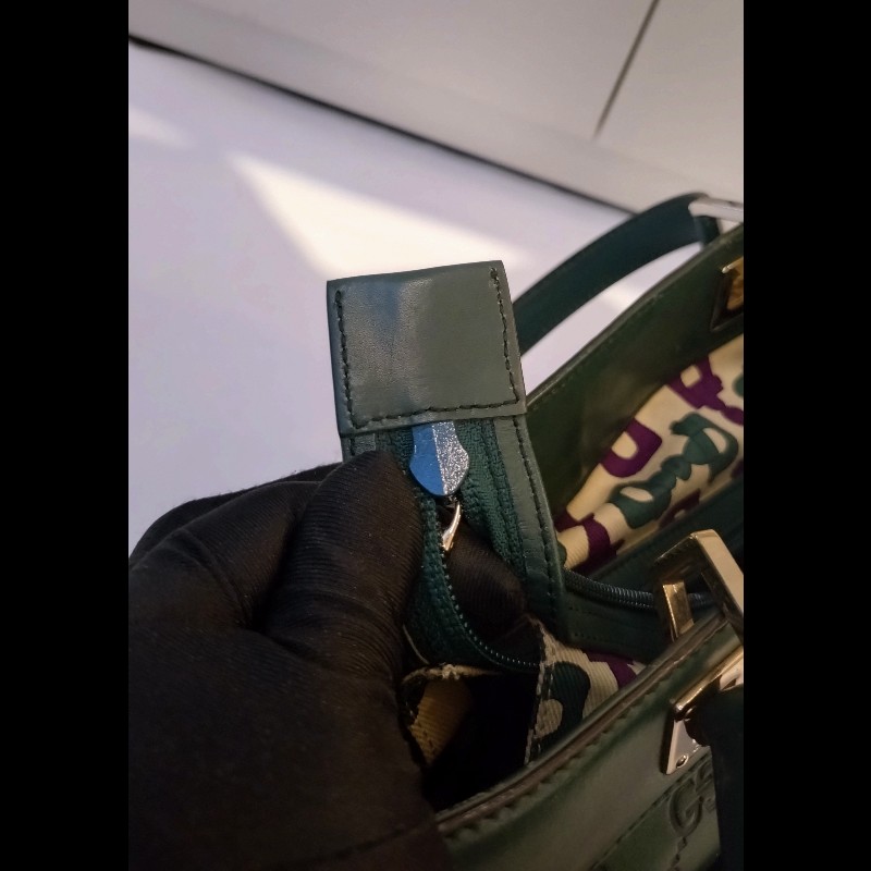 Gucci 綠色皮革壓紋小購物包-22
