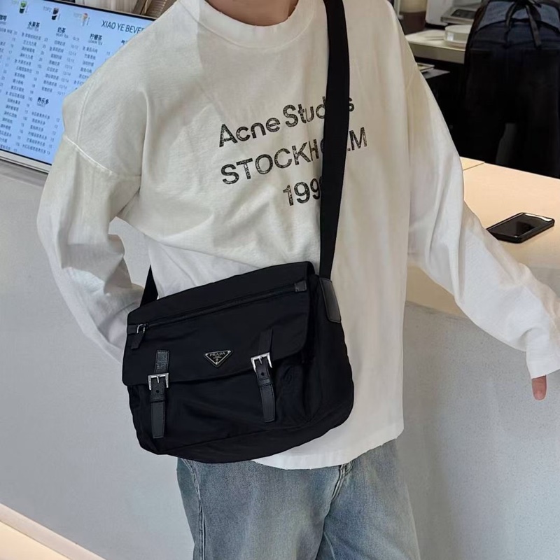 Prada 黑色郵差包 底長約30-0