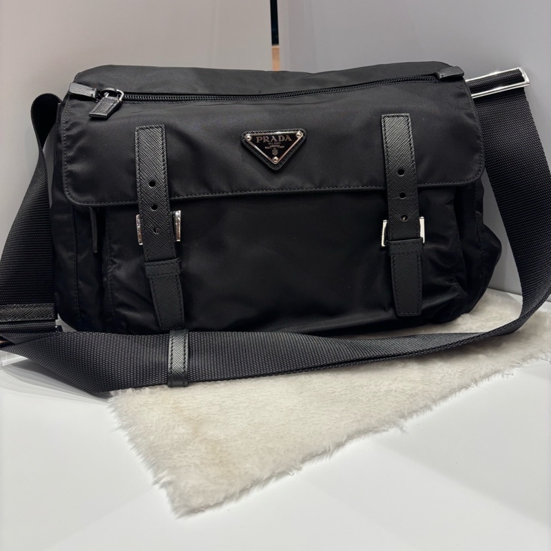Prada 黑色郵差包 底長約30-1