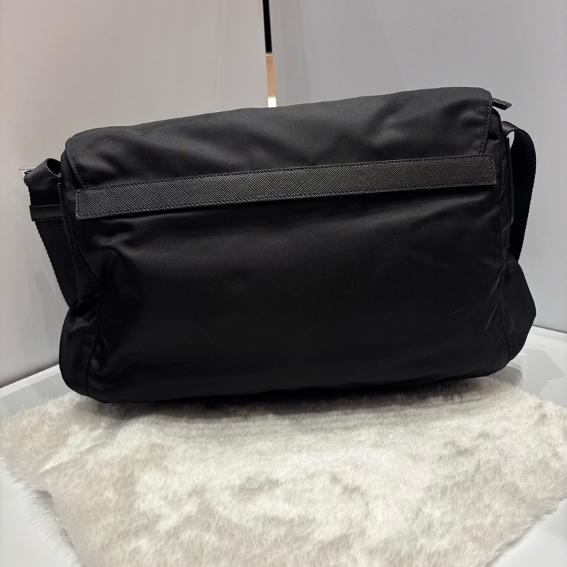 Prada 黑色郵差包 底長約30-2