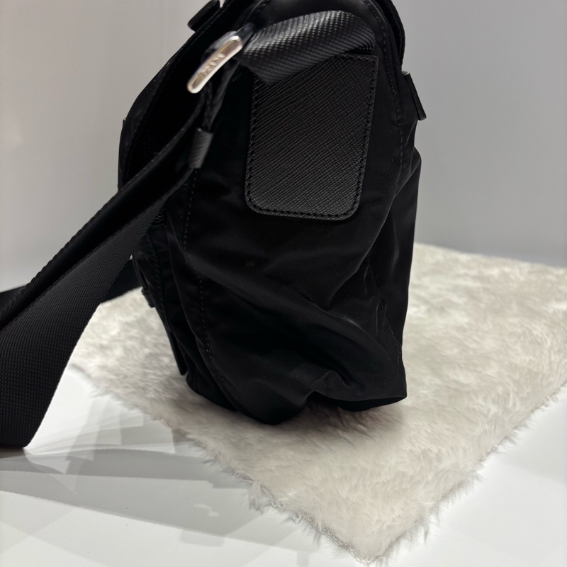 Prada 黑色郵差包 底長約30-3