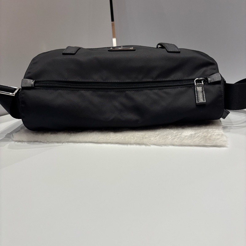 Prada 黑色郵差包 底長約30-5