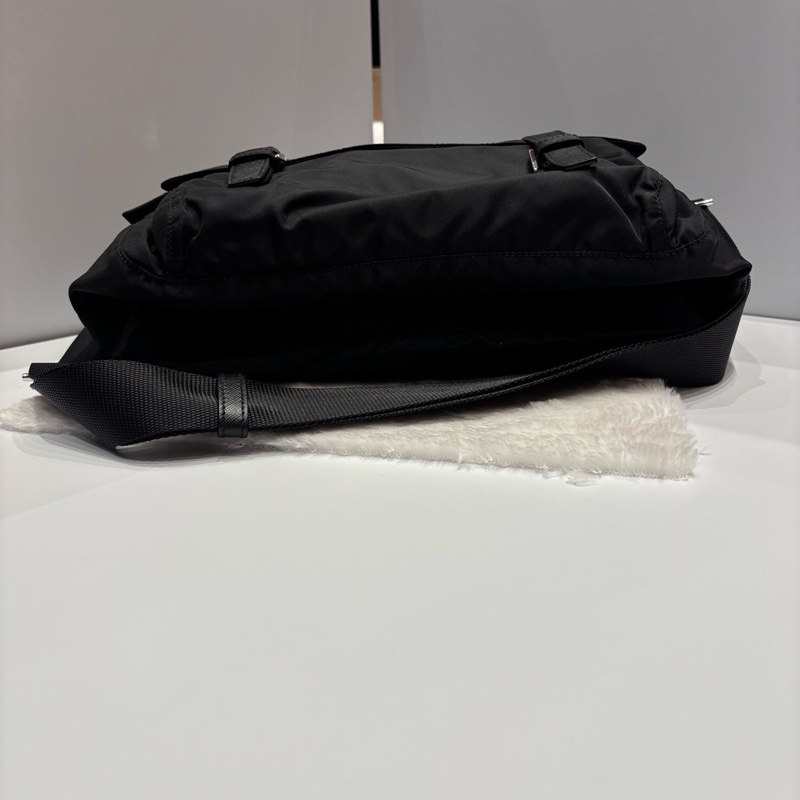 Prada 黑色郵差包 底長約30-6