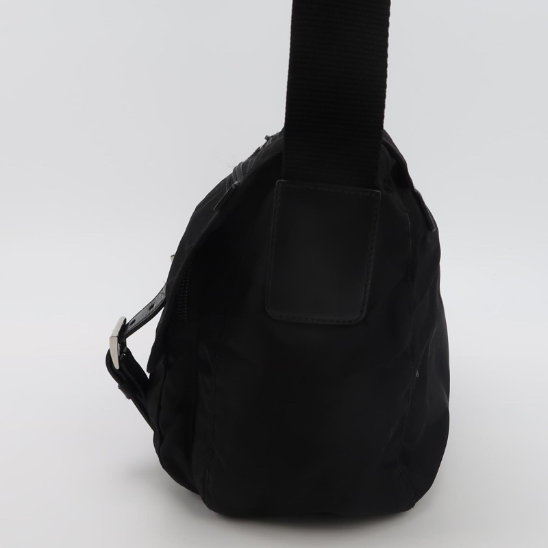 Prada 黑色郵差包 底長約30-2