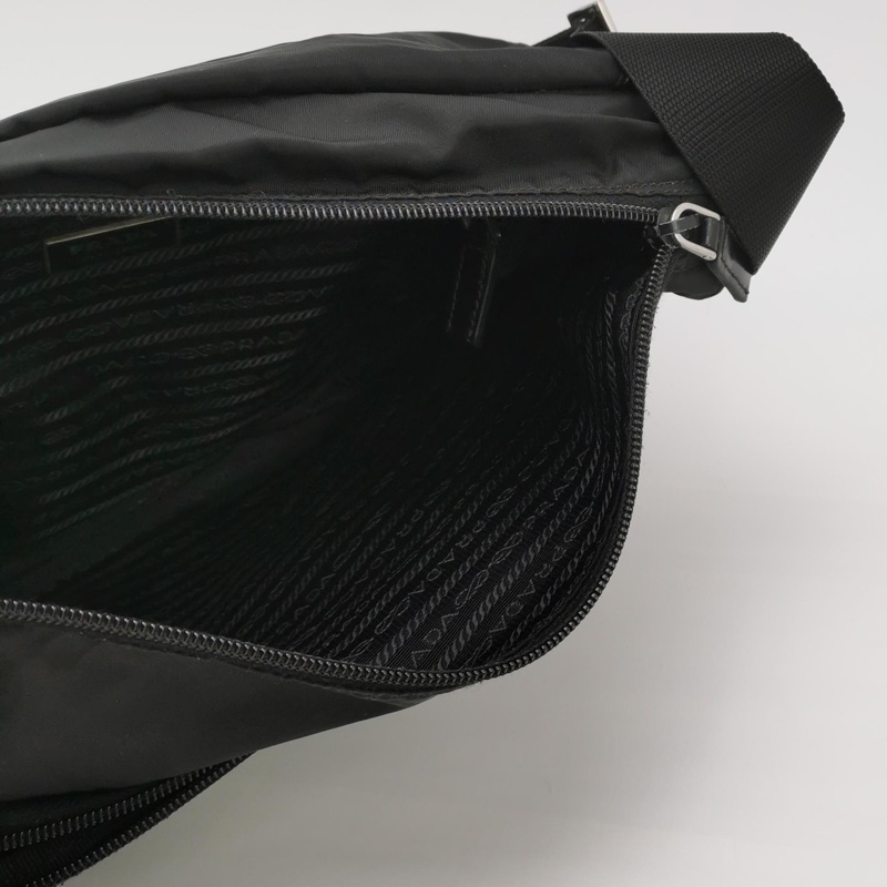 Prada 黑色郵差包 底長約30-6