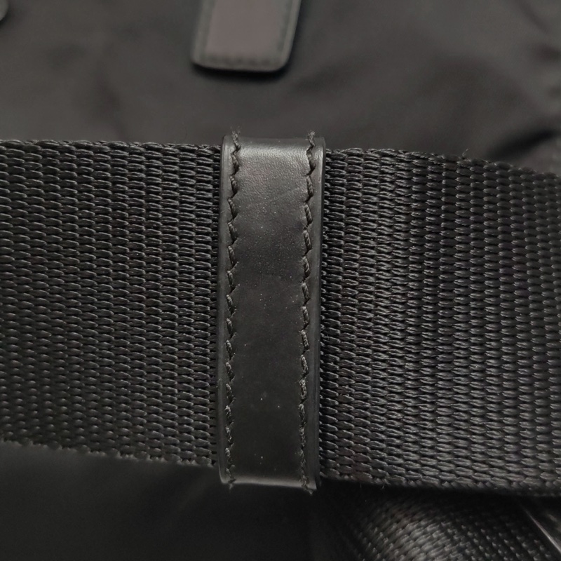 Prada 黑色郵差包 底長約30-10