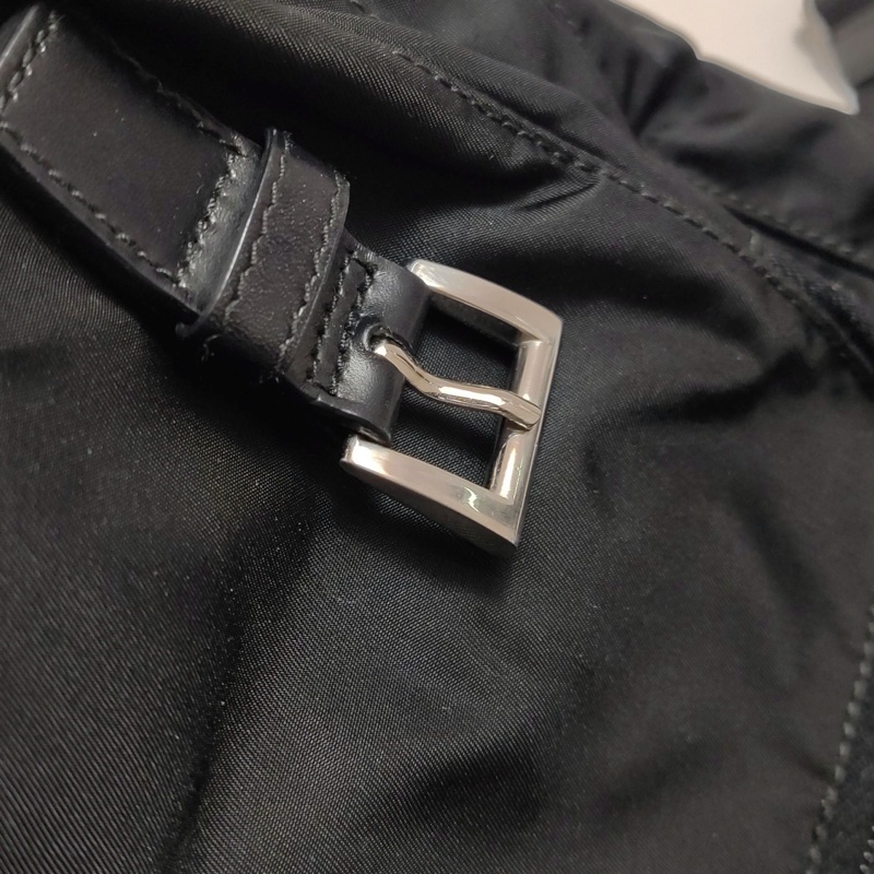 Prada 黑色郵差包 底長約30-13