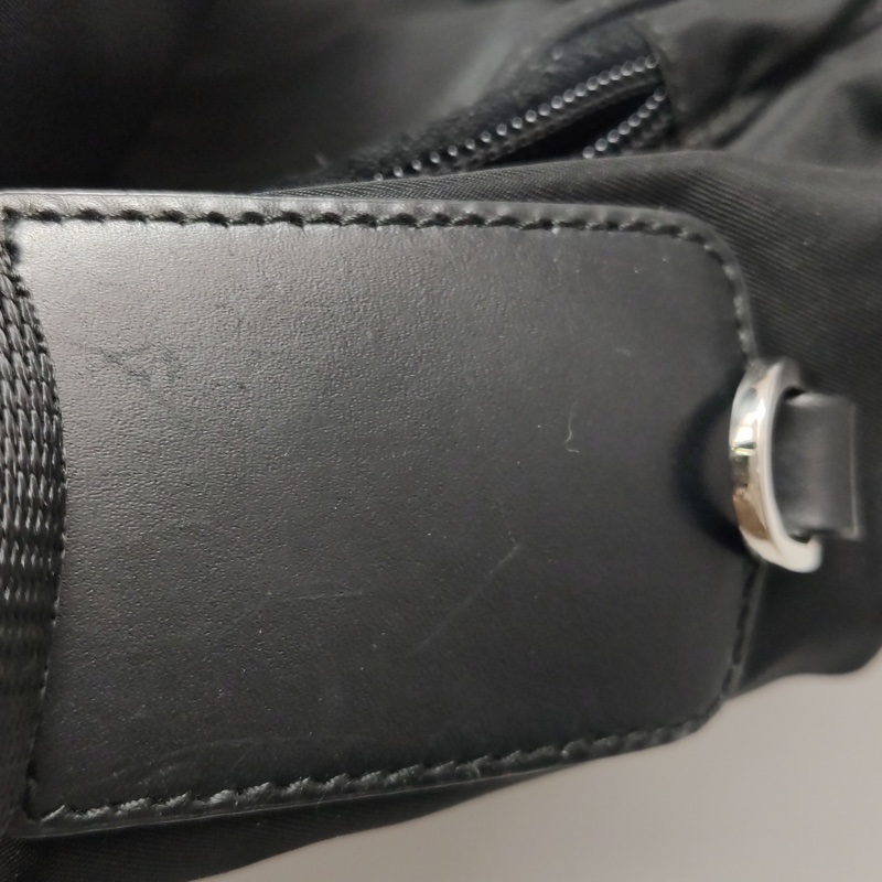 Prada 黑色郵差包 底長約30-14