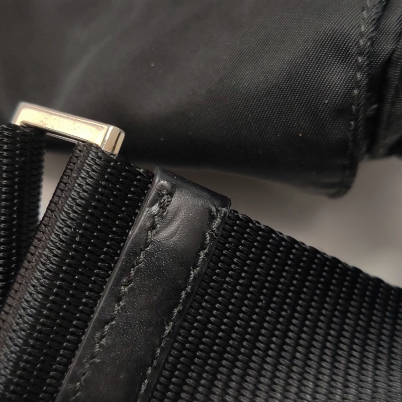 Prada 黑色郵差包 底長約30-17