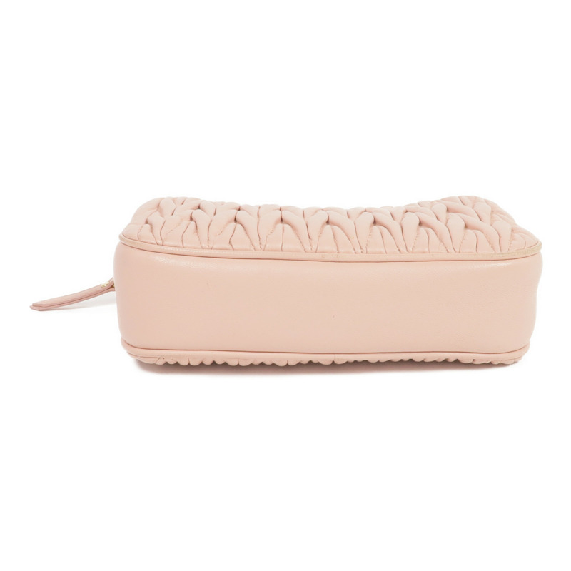 Miu Miu 羊皮皮革Matelasse Pouch金扣肩背袋-3