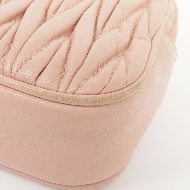 Miu Miu 羊皮皮革Matelasse Pouch金扣肩背袋-6