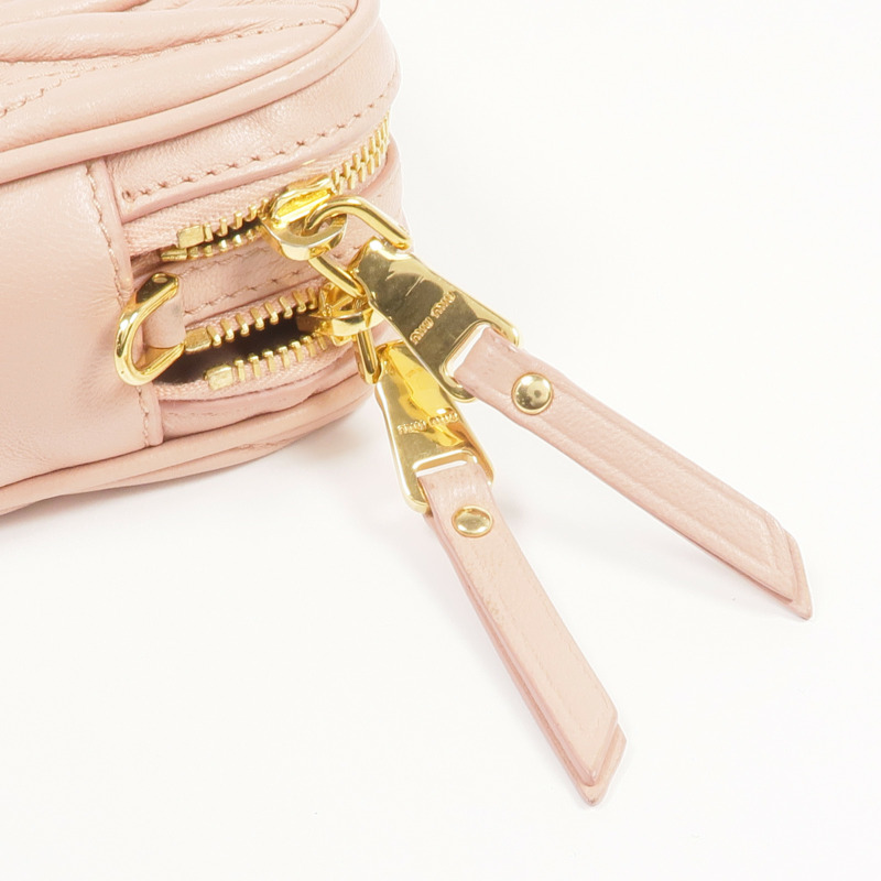 Miu Miu 羊皮皮革Matelasse Pouch金扣肩背袋-10