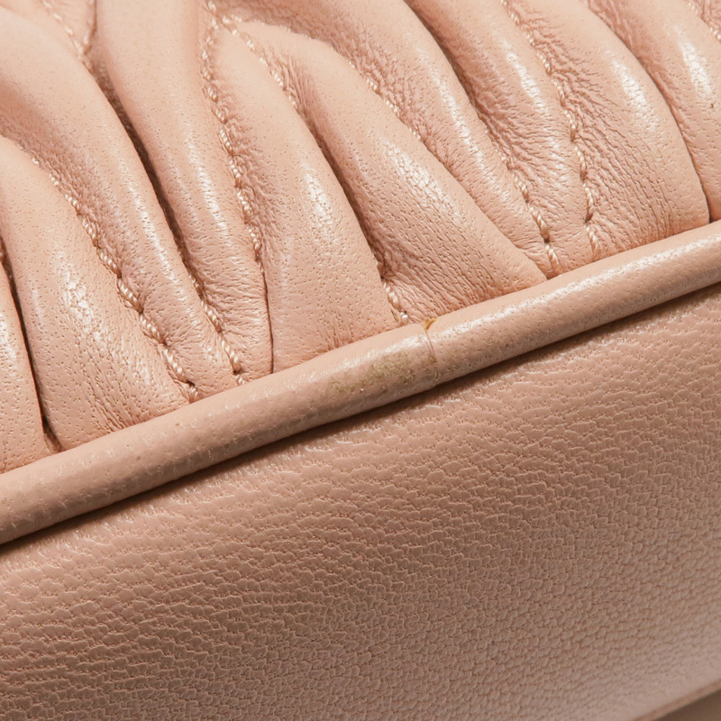 Miu Miu 羊皮皮革Matelasse Pouch金扣肩背袋-18