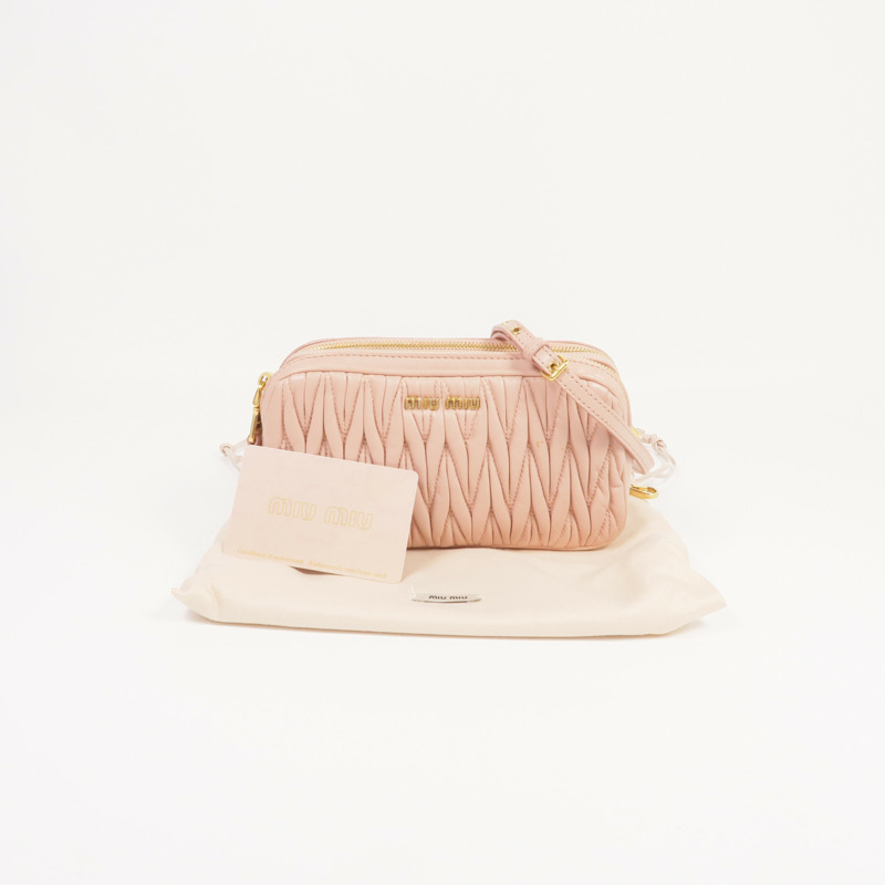 Miu Miu 羊皮皮革Matelasse Pouch金扣肩背袋-19