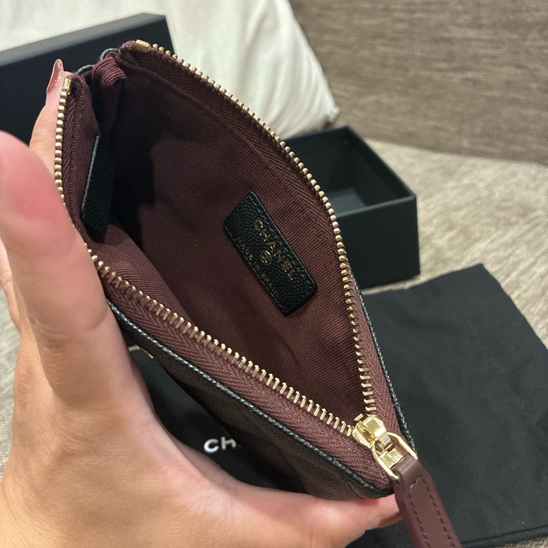 熱騰騰 超好用👍香奈兒Chanel 黑色小皮件 一字拉鍊 零錢包 荔枝片 經典款❤️-8