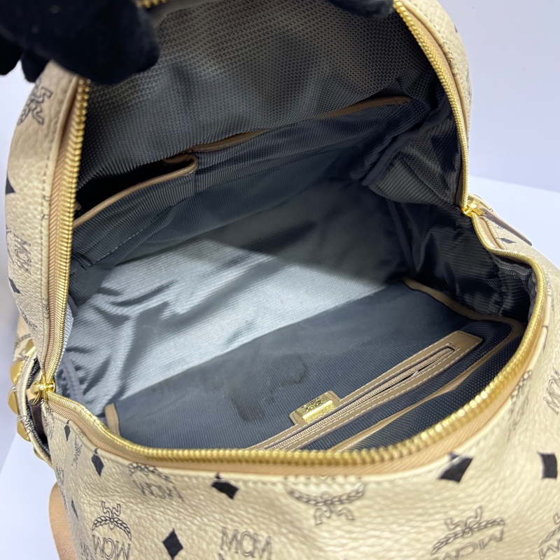 MCM 全牛皮高級款 牛皮革 後背包🎒 專櫃6萬多！-8