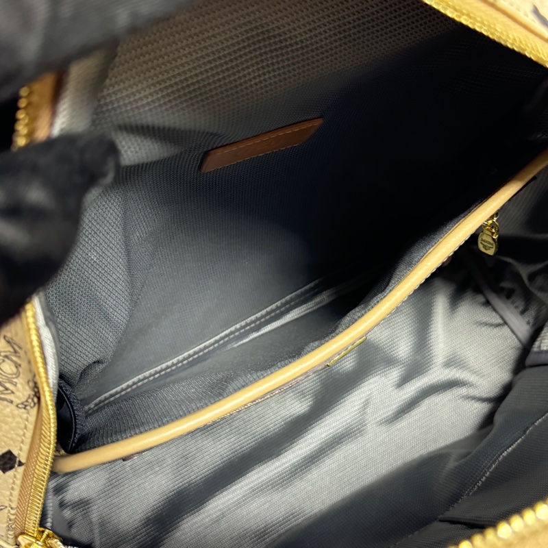 MCM 全牛皮高級款 牛皮革 後背包🎒 專櫃6萬多！-11