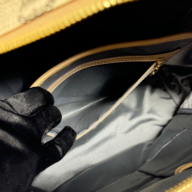 MCM 全牛皮高級款 牛皮革 後背包🎒 專櫃6萬多！-12