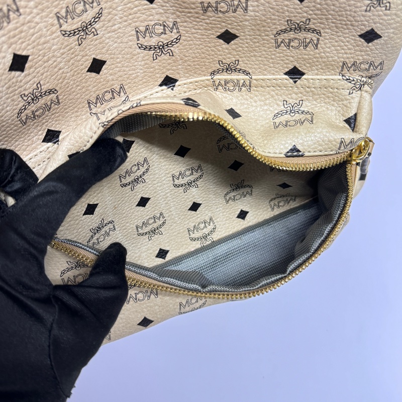 MCM 全牛皮高級款 牛皮革 後背包🎒 專櫃6萬多！-16