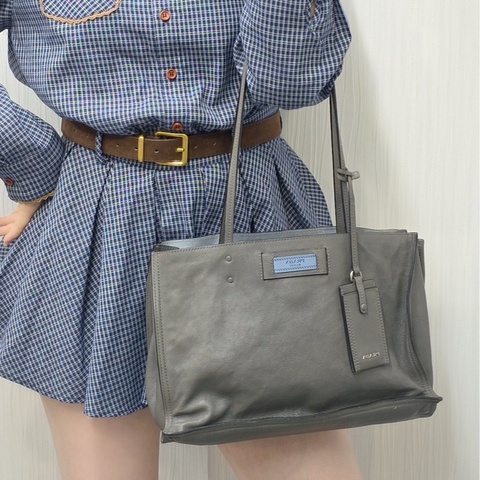 Prada藍標鐵灰色托特包