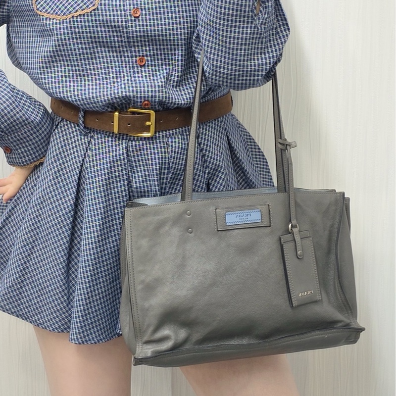 Prada藍標鐵灰色托特包-0