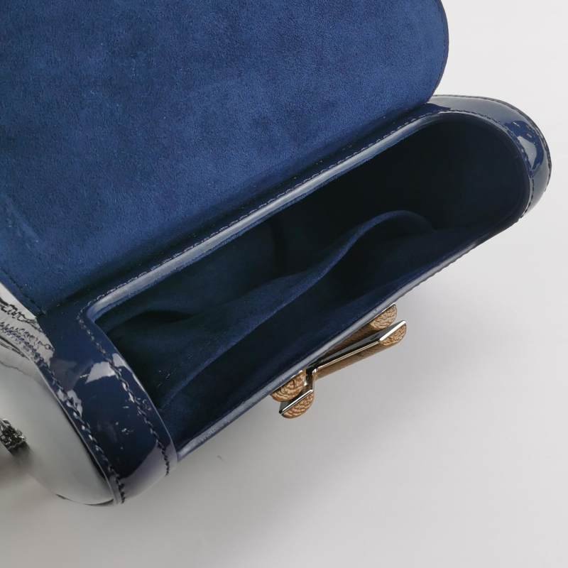 Louis Vuitton(LV)Twist小號漆皮LV旋轉鎖扣單肩包-6