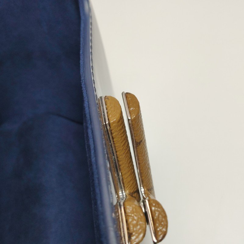 Louis Vuitton(LV)Twist小號漆皮LV旋轉鎖扣單肩包-12