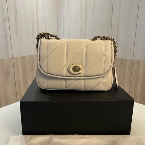 新款Pillow Madison 羊皮鏈條腋下斜跨包