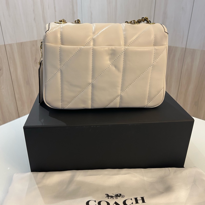 新款Pillow Madison 羊皮鏈條腋下斜跨包-1