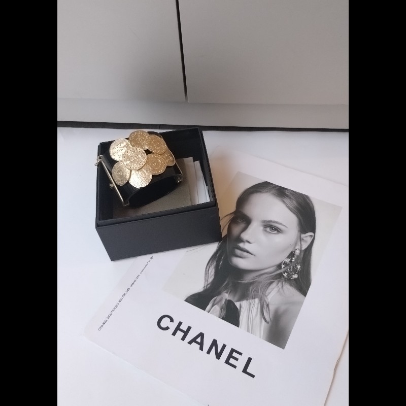Chanel 黑色樹脂金幣寬版手環-0