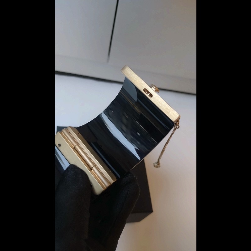 Chanel 黑色樹脂金幣寬版手環-10