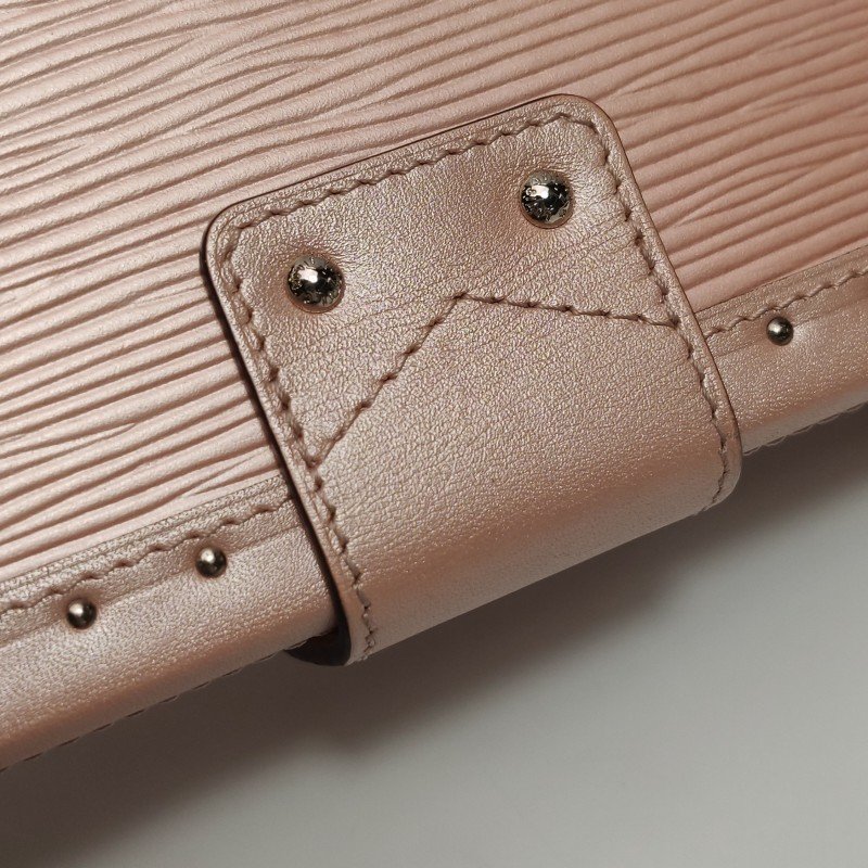 Louis Vuitton(LV)Petite Malle小盒子小號牛皮水波紋S-lock鎖扣斜挎包單肩包-14