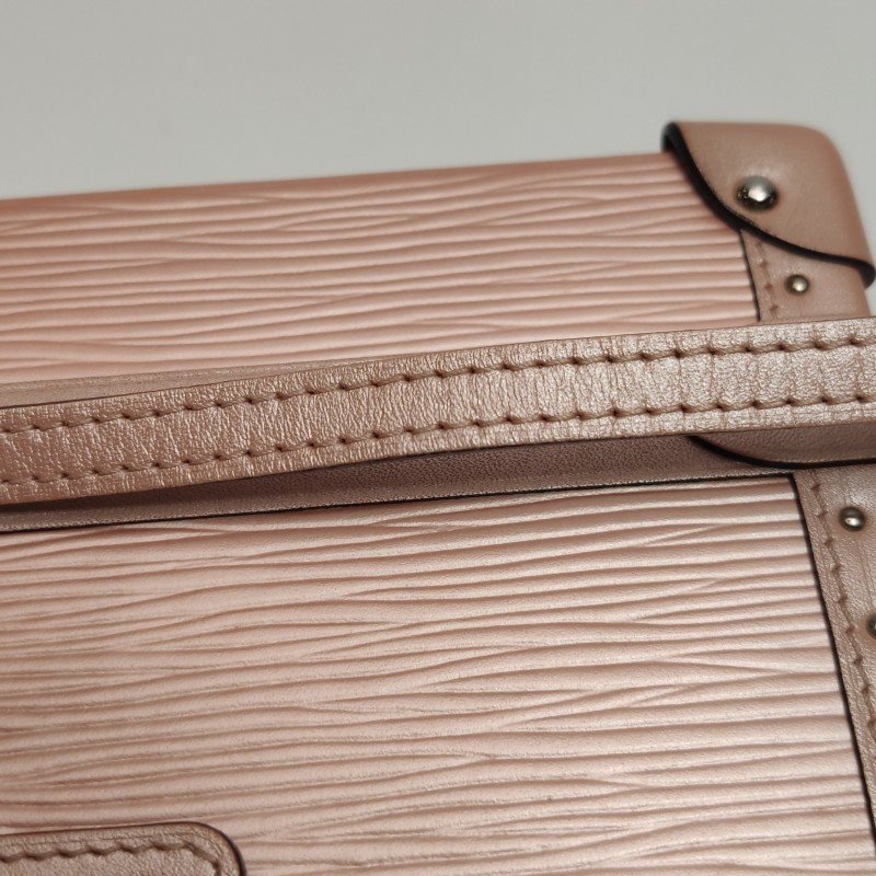 Louis Vuitton(LV)Petite Malle小盒子小號牛皮水波紋S-lock鎖扣斜挎包單肩包-17