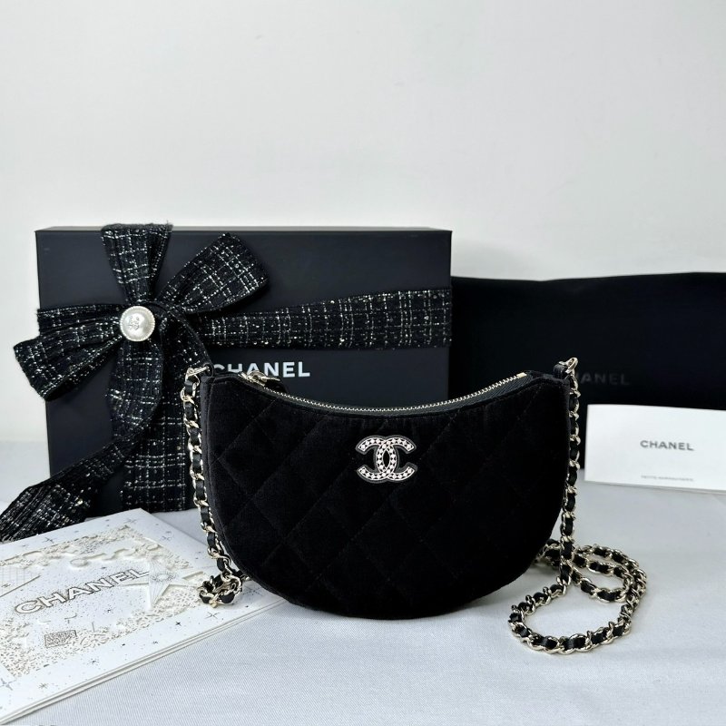 CHANEL 全新VIC絲絨半月鍊條包-1