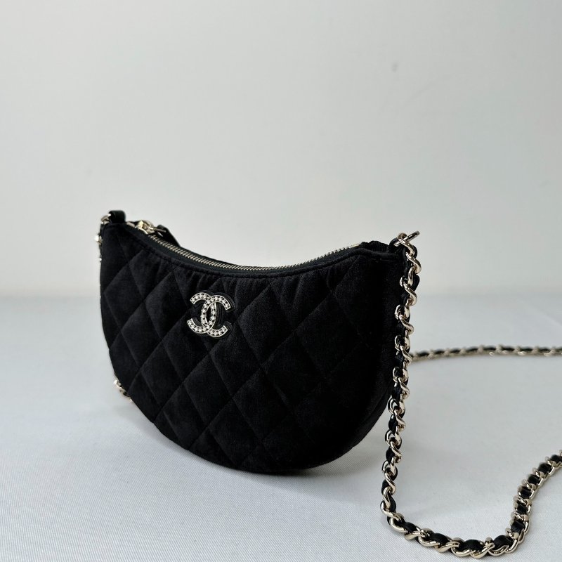 CHANEL 全新VIC絲絨半月鍊條包-3