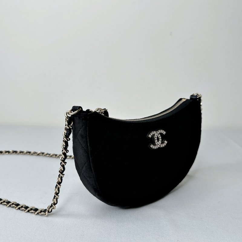 CHANEL 全新VIC絲絨半月鍊條包-4