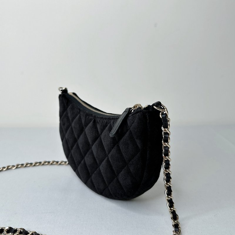 CHANEL 全新VIC絲絨半月鍊條包-5