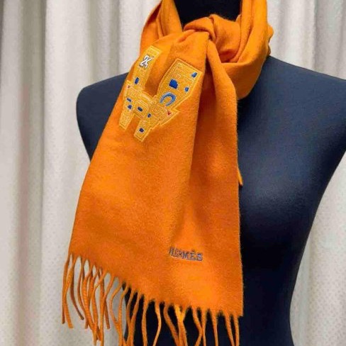 Hermes亮眼有型的橘色圍巾-1