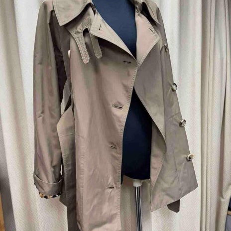 YSL超經典又正點的駝色防風風衣外套-3