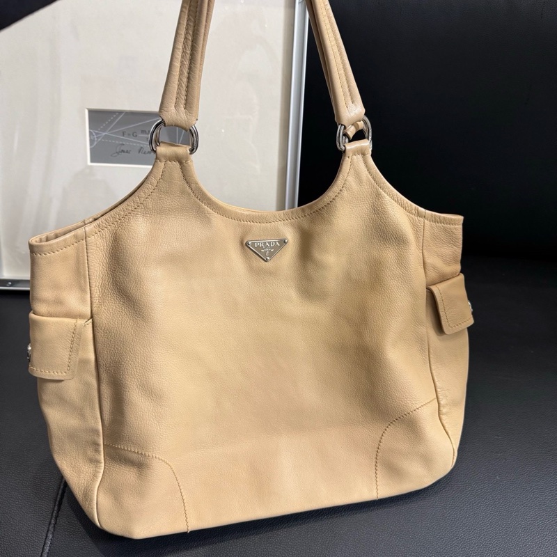 Prada 奶茶色全皮單肩包 尺寸約33*27-1