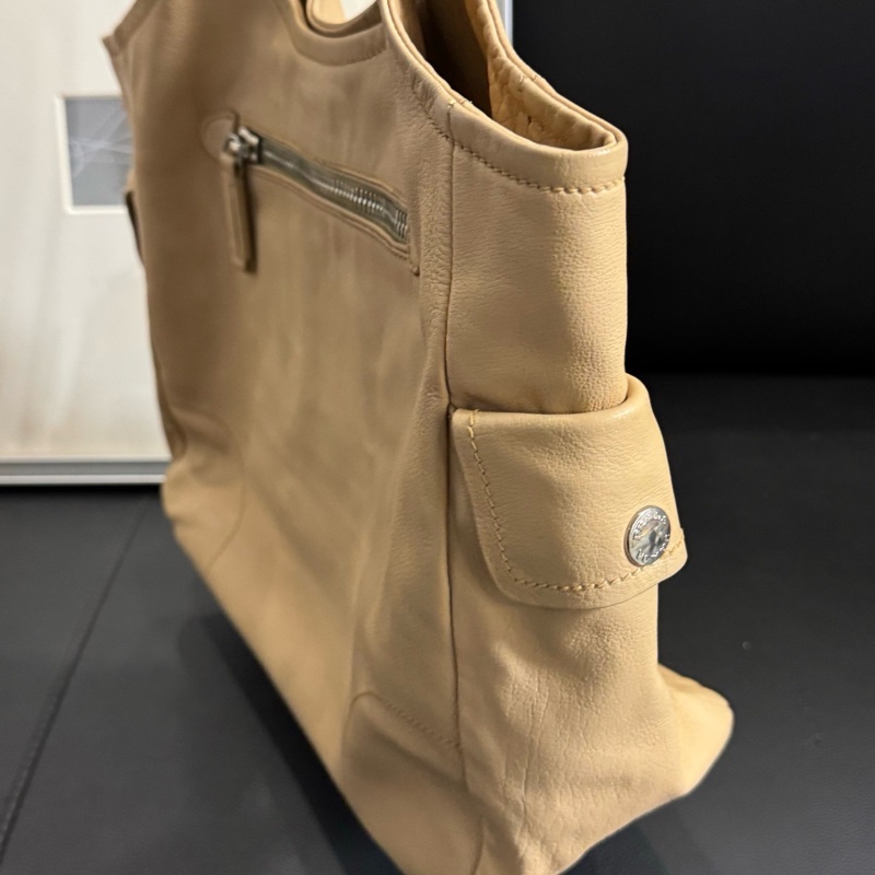 Prada 奶茶色全皮單肩包 尺寸約33*27-6