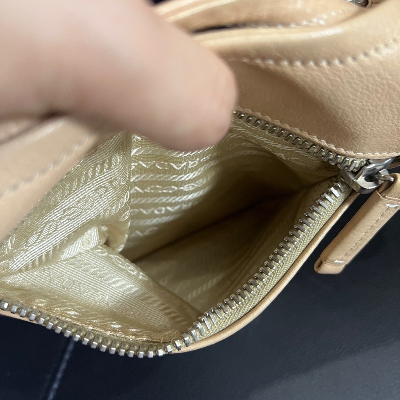 Prada 奶茶色全皮單肩包 尺寸約33*27-10