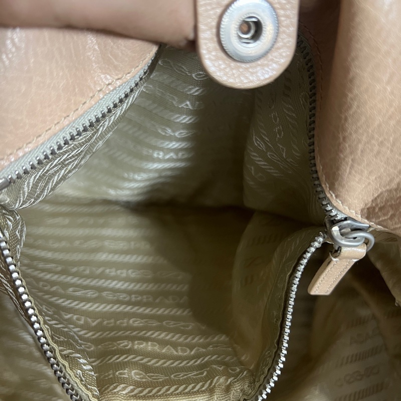 Prada 奶茶色全皮單肩包 尺寸約33*27-13