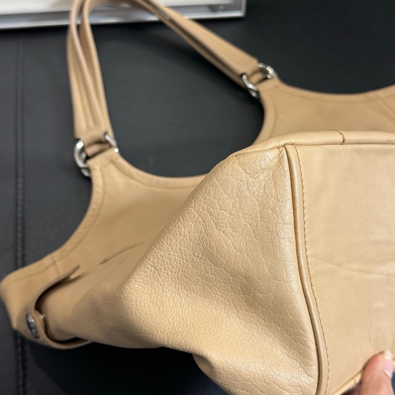 Prada 奶茶色全皮單肩包 尺寸約33*27-21